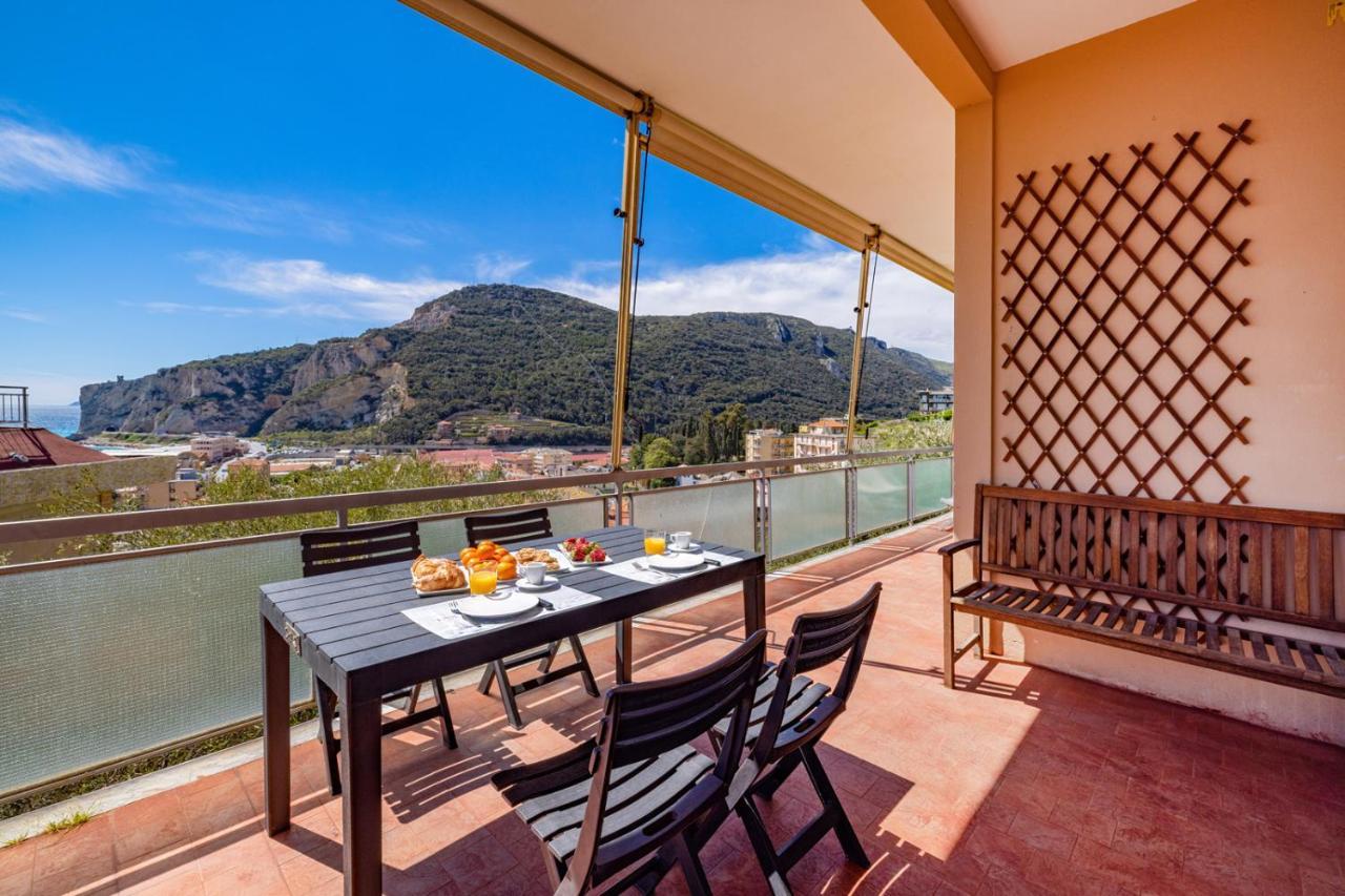 Casa Matilde - Appartamento Vista Mare - Con Posto Auto Finale Ligure Buitenkant foto
