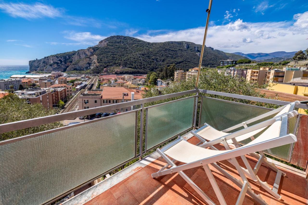 Casa Matilde - Appartamento Vista Mare - Con Posto Auto Finale Ligure Buitenkant foto