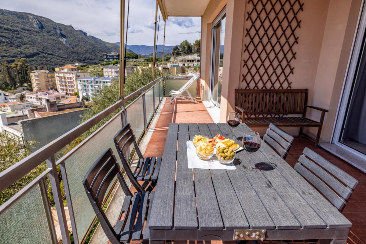 Casa Matilde - Appartamento Vista Mare - Con Posto Auto Finale Ligure Buitenkant foto
