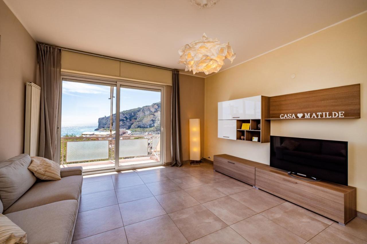 Casa Matilde - Appartamento Vista Mare - Con Posto Auto Finale Ligure Buitenkant foto